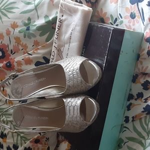 Donald Pliner size 9 heels
